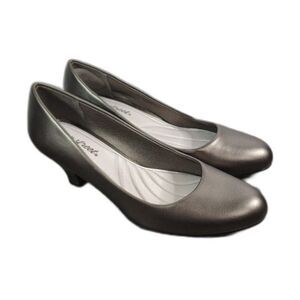 Easy Street Shoes Womens 8WW Metallic Pewter Low Heel Comfort Pumps Wide